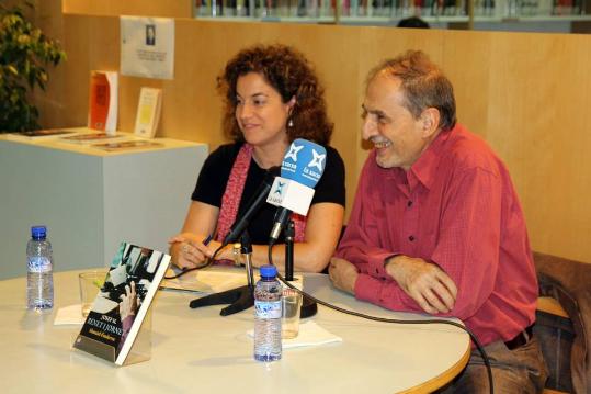 Ajt Sant Sadurní d'Anoia. El dramaturg Benet i Jornet inaugura els cursos de català a la Biblioteca de Sant Sadurní 