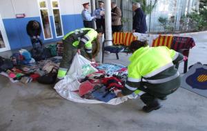 Ajuntament del Vendrell. El Vendrell destrueix més de 4.000 articles decomissats al top manta durant el 2013