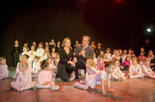 Ajuntament de Calafell. Es presenta a Calafell lEscola de Dansa Diana Acero