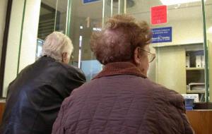 EIX. Finestreta d'una entitat bancària