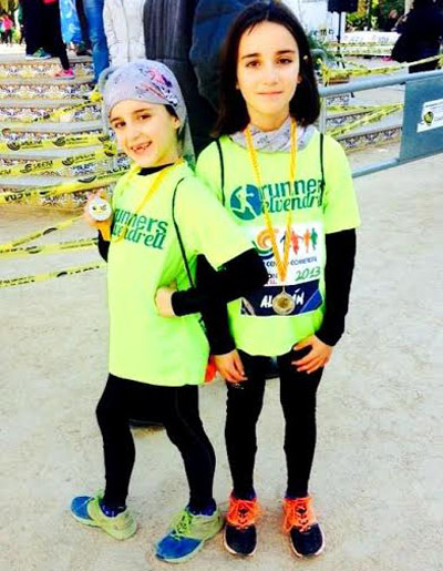 Foto de la guanyadora i de la 2a posició de la Marato dels petits de Castelló