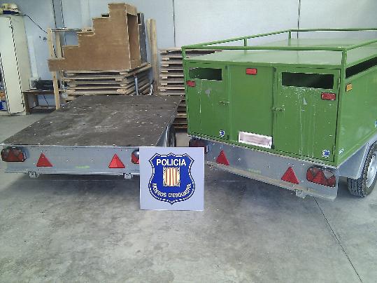 Mossos d'Esquadra. Furt de remolcs de reciclatge a l'Alt Penedès