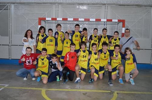 L'Infantil masculí del CEVG, celebrant el subcampionat