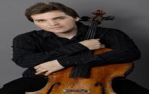 El violoncelista rus Alexander Bouzlov