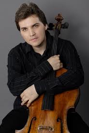 El violoncelista rus Alexander Bouzlov
