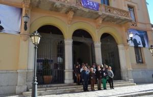 La presentació del mural i la banderola, i la lectura del manifest, obren els actes del 25N a Sitges