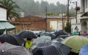 Manifestació a Mediona contra el tancament de SCA