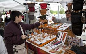 Ajuntament de Vilafranca.  Mercat dartesania, brocanters i pintura de Vilafranca