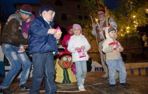 Ajuntament de Calafell. Més de 200 nens caguen el tió a Calafell
