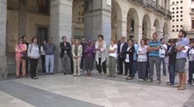 Ajuntament de Vilanova. Minut de silenci per l'assassinat d'una jove a Tàrrega a Vilanova