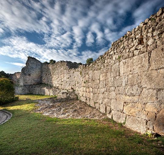 Generalitat de Catalunya. Muralla romana dOlèrdola