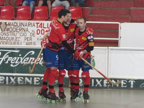 Els jugadors del Noia, celebrant un gol / CE Noia