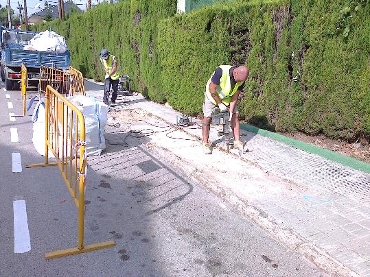 Ajuntament de Calafell. Nova fase darranjament de voreres a Segur de Calafell