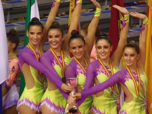 Les gimnastes vilafranquines, al podi en una imatge d'arxiu