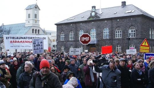 Eix. Protestes a Reykjavik