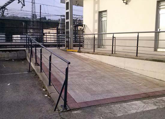 Rampa d'acces a l'estació