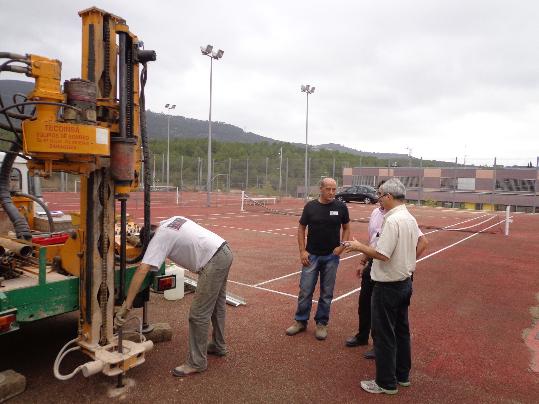 Ajuntament de Canyelles. Sinicien els sondeigs als terrenys del nou gimnàs de Canyelles