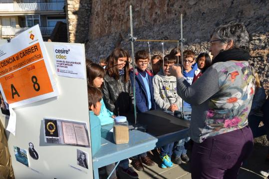 Ajuntament de Sitges. Un miler descolars sapropen a la ciència a través duna trobada a Sitges