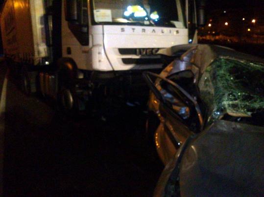 Monxito. Un turisme i un camió han xocat lateralment a la carretera N-340	