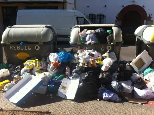 EIX. Vaga indefinida de recollida d'escombraries a Vilanova i la Geltrú