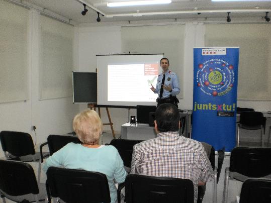 Ràdio Banyeres. Xerrada dels Mossos d'Esquadra a l'institut de Banyeres del Penedès