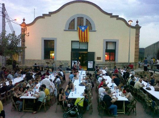 ANC de Gelida. 200 persones fan botifarra convocades per lANC de Gelida