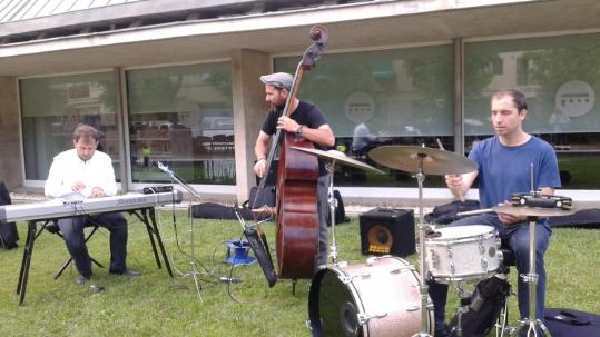ENCARA LES PARAULES. Jazz i poemes de Joan Vinyoli amb Pau Terol Trio