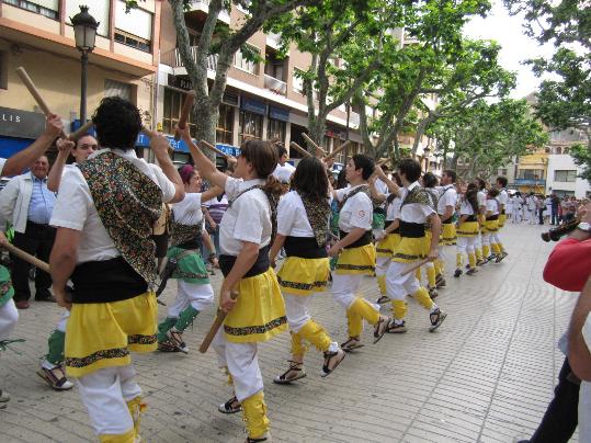 El Ball de Bastons del Vendrell embogeix