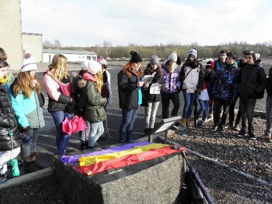 EIX. Alumnes de l'institut Lluch i Rafecas de Vilanova visiten els camps de concentració nazis