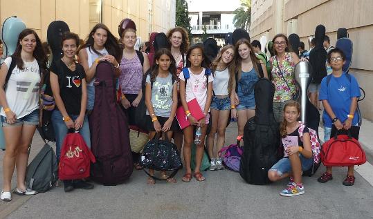 Ajuntament del Vendrell. Alumnes de violoncel de lEMMPAC, als actes del Tricentenari