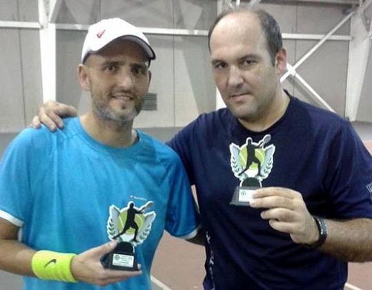 Eix. Antonio i Ramzi amb els trofeus