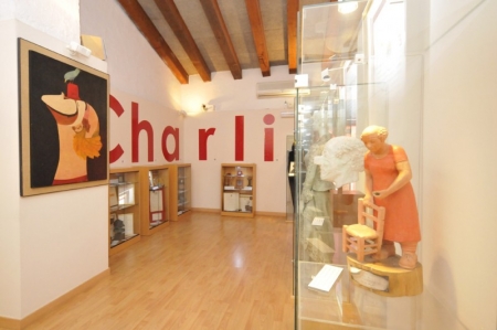 Ajuntament de Cubelles. 'Aquest estiu fem un gran somriure vermell' al museu Charlie Rivel