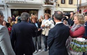 Artur Mas visita Sitges i rep lloances per la gestió del 9N