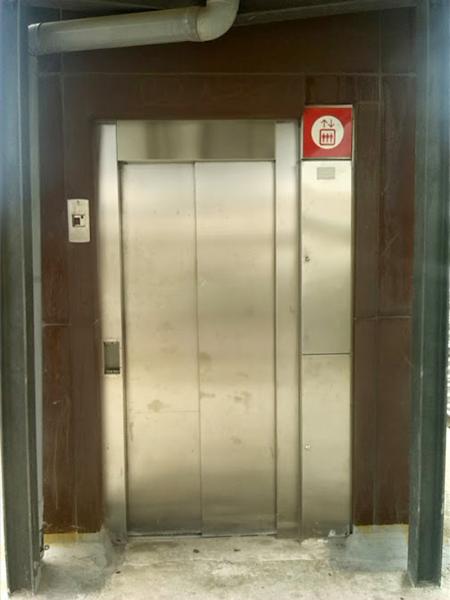 Eix. Ascensor de l'estació