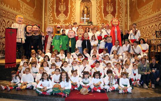 Ajt Sant Sadurní d'Anoia. Balls populars a l'església