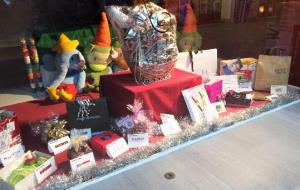 EIX. Botigues del carrer Sant Sebastià i el Bulevard Roxy organitzen una panera solidària a VilanovaA