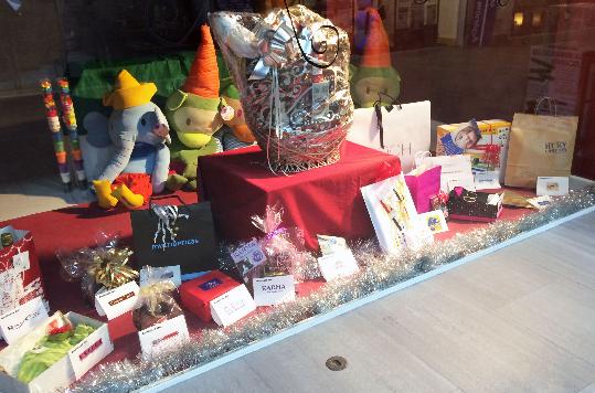 EIX. Botigues del carrer Sant Sebastià i el Bulevard Roxy organitzen una panera solidària a VilanovaA