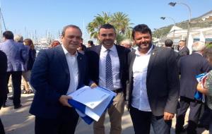 Ajuntament de Calafell. Calafell ja té les banderes blaves de les seves platges