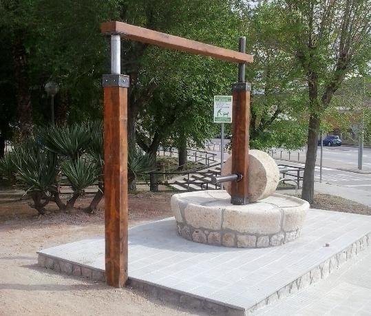 Ajuntament de Canyelles. Canyelles instal.la una premsa de gra antiga