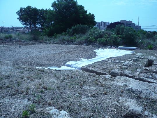 Ajuntament del Vendrell. Cobreixen el jaciment de la Creu de Coma-ruga per evitar-ne la degradació