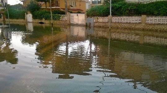 EIX. Comarruga, de nou inundada després de l'aiguat d'ahir