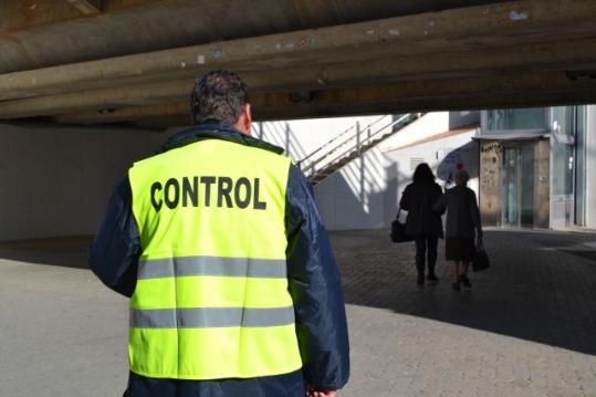 Ajuntament de Sitges. Comença la vigilància al pas sota la via del tren de Sitges