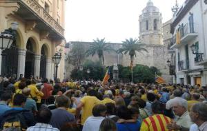 Concentració davant l'Ajuntament de Sitges