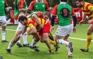 Eix. Cristian Beteta, jugador del RC Sitges amb la pilota 