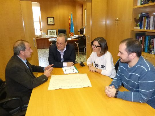 Ajuntament de Calafell. Donació a lAjuntament de Calafell dun document històric sobre lermita de Sant Miquel