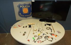 Mossos d'Esquadra. Dos detinguts per tres robatoris amb força a domicilis del Garraf
