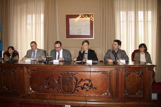 Ajuntament de Vilanova. El conseller d'Interior, Ramon Espadaler, presideix la junta de seguretat de Vilanova