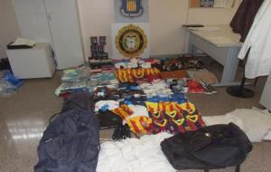 Ajuntament del Vendrell. El Diumenge de Rams es van intervenir 337 articles del top manta al Vendrell