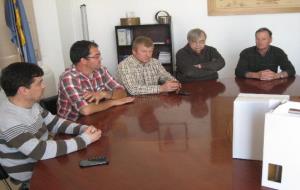 Ajuntament d'Olèrdola. El Grup dExplotacions Vinícoles del Penedès presenta a lAjuntament dOlèrdola els resultats de la vinya experimental de la Mu
