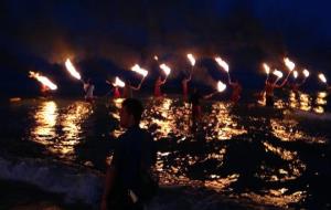 El passat diumenge va tenir lloc a Calafell la tradicional torxada, un ritual que Creu Roja celebra des de fa uns 10 anys per cloure la temporada 